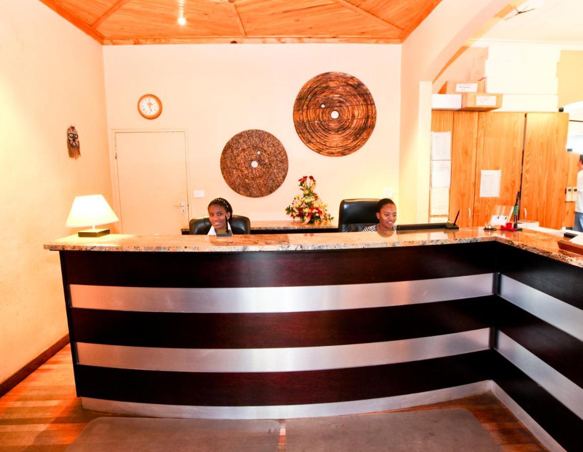 Back2Roots Backpackers Hostel Windhoek Exterior photo